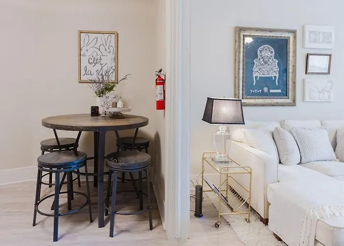 The Paris Modern Holiday home Fort Worth